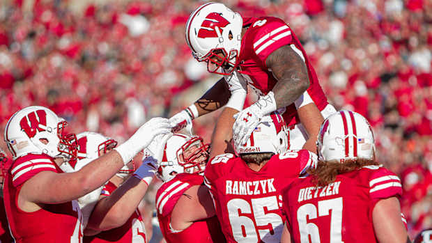 corey-clement-wisconsin-badgers-college-football-bowl-projections-playoff-predictions.jpg
